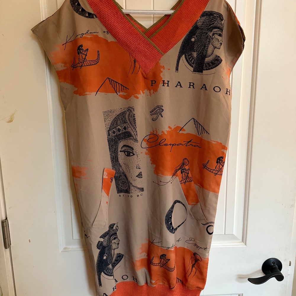 Cleopatra print Dress with pockets and knit sweater edge detail